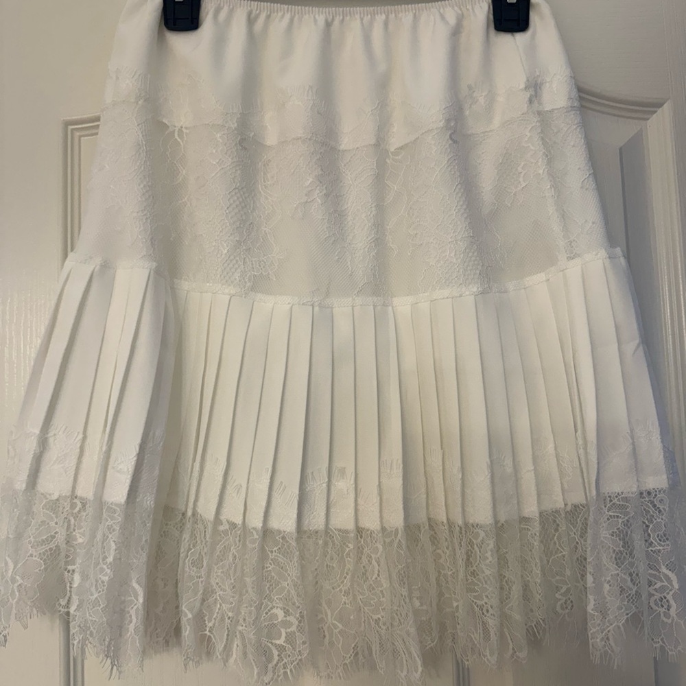 Elegant White Lace Pleated Skirt